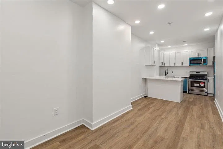 2 bed, 1.0 bath, 2289 sqft, $1,600 — Photo 1