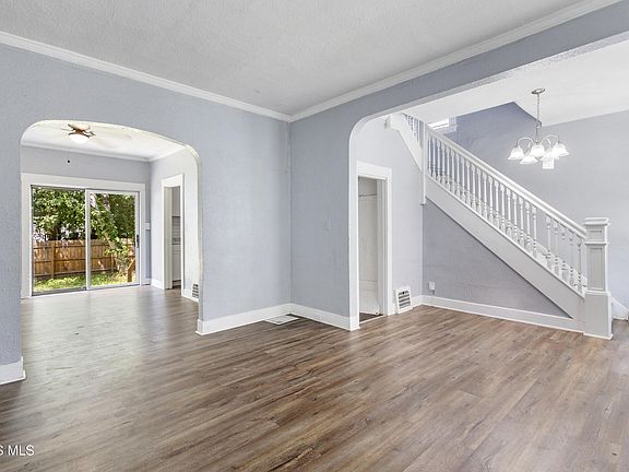 5th image of 632 Nicholas St