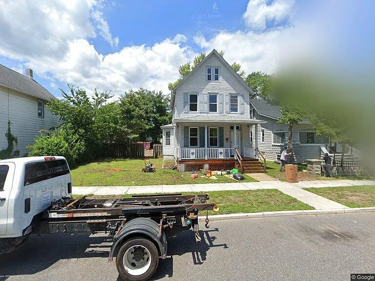 131 London Ave — Photo 1