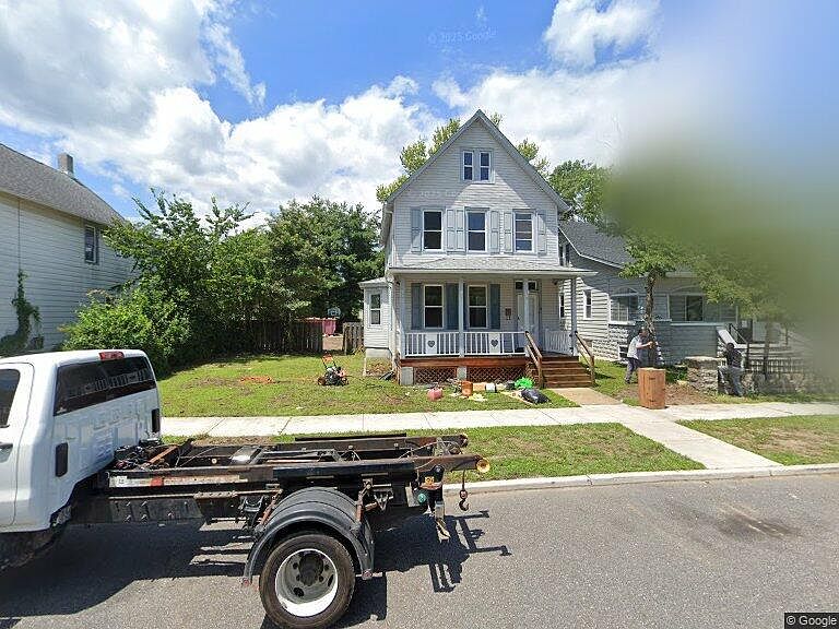 1st image of 131 London Ave