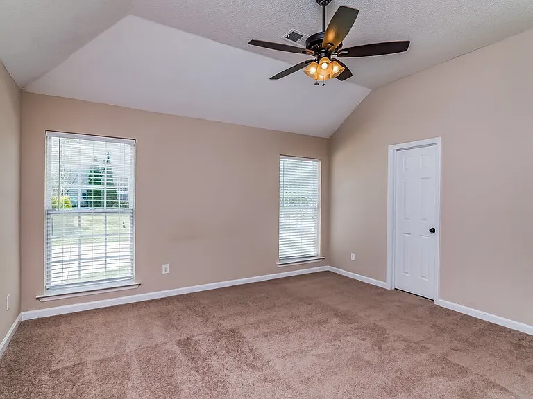 2204 Joann Dr — Photo 6