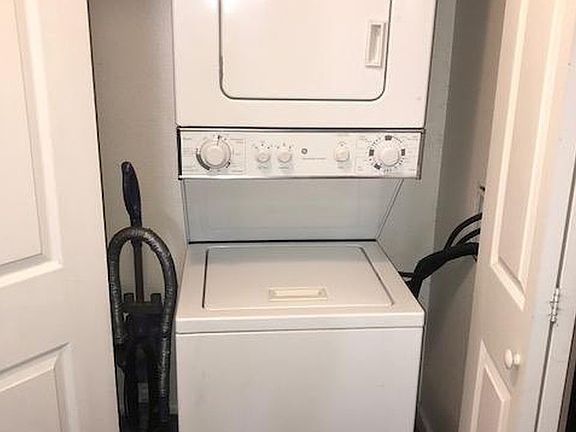 5th image of 1405 Broadway St #102