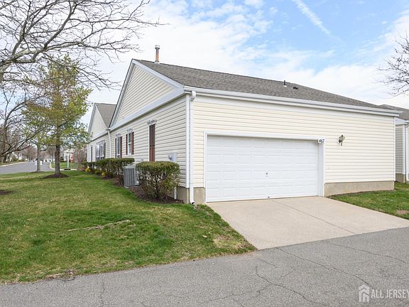 5th image of 467 Bluebird Dr