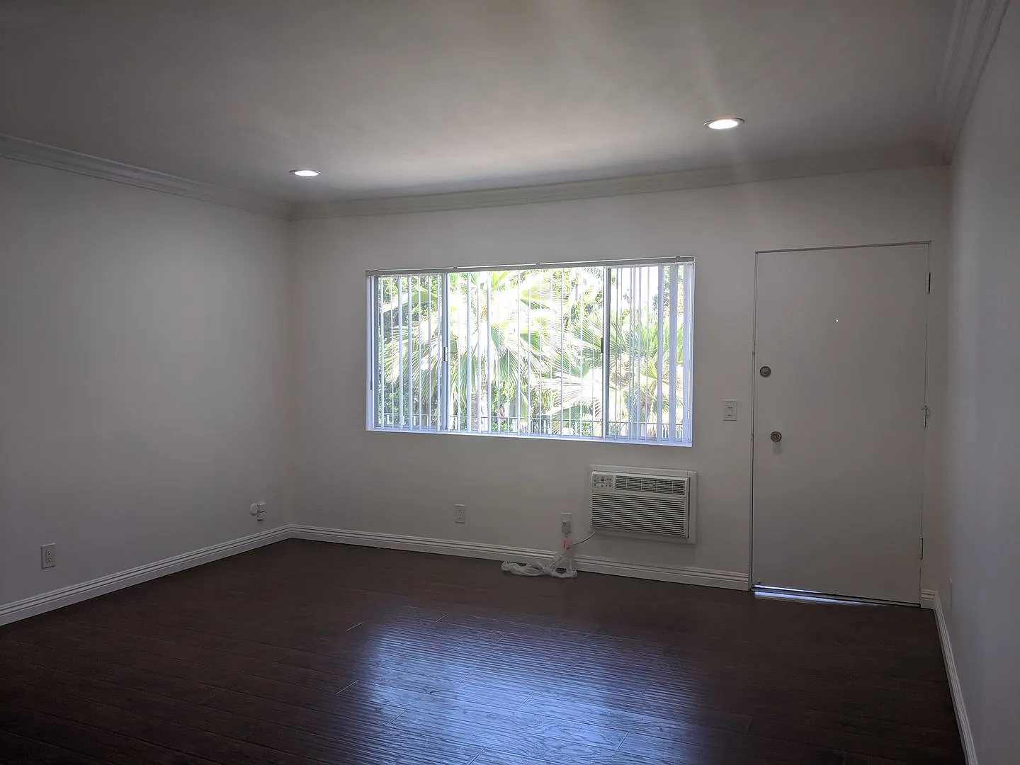 14024 Oxnard St — Photo 2