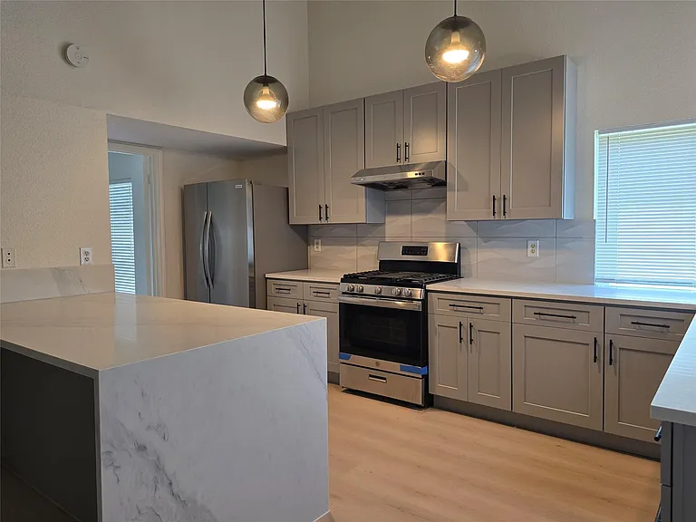 3434 Streamside Ln — Photo 16