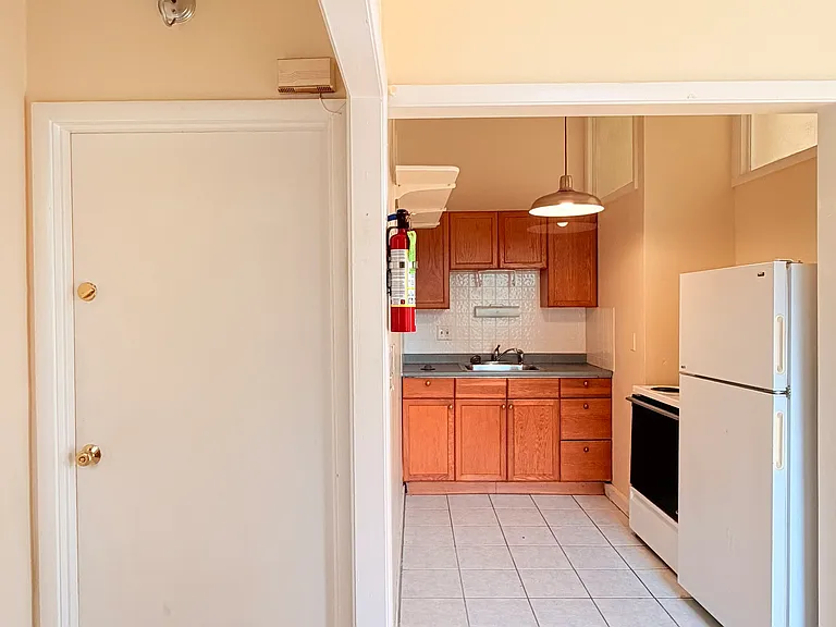 111 College St #4C — Photo 23
