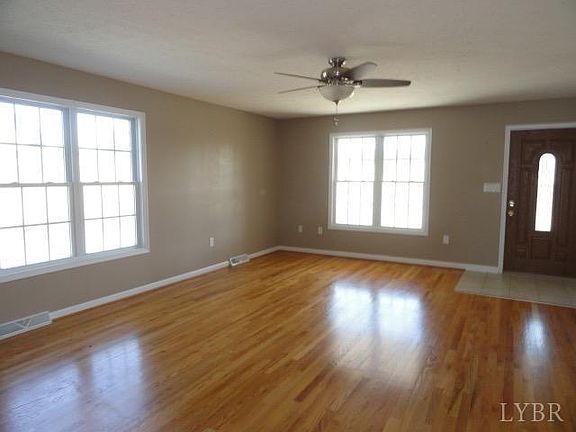 2nd image of 423 Moore Dr