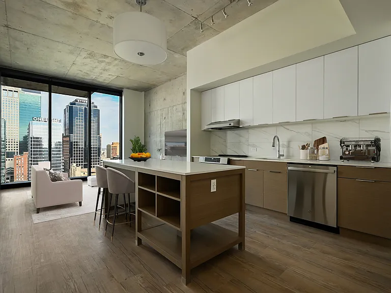 Three Light Luxury Apartments — Photo 31