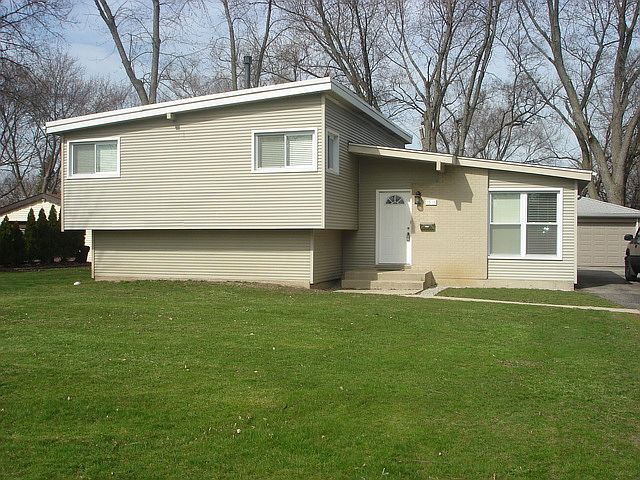 1st image of 1586 Larry Ln