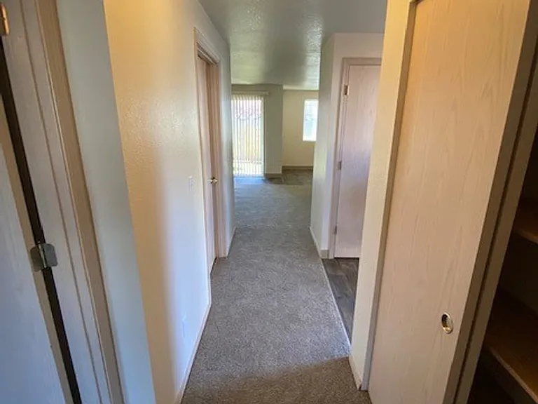 WALLACE PARK APARTMENTS (03) — Photo 11