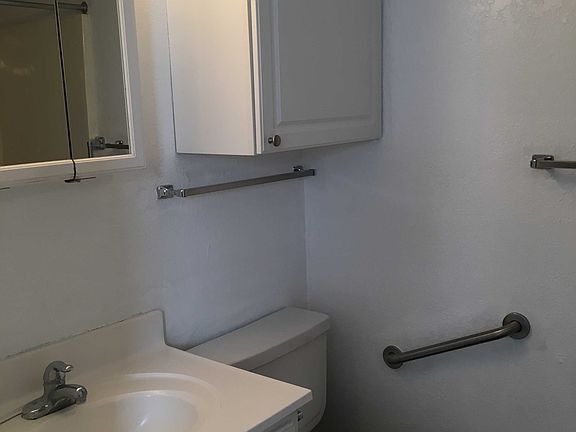 5th image of 309 SE Grand Ave APT 4