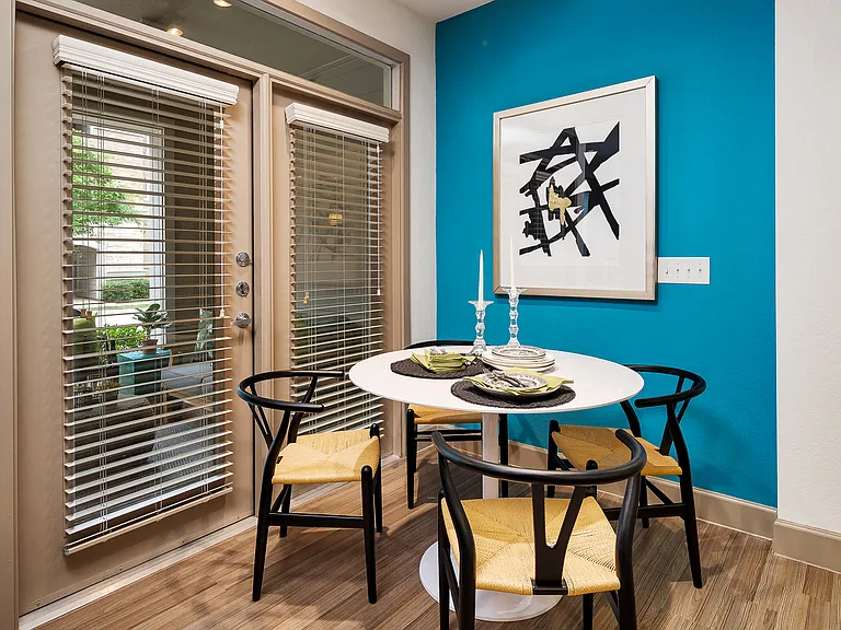 Blanco Model Dining