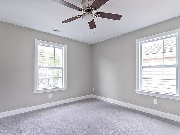 5th image of 2718 Woodrow Ave