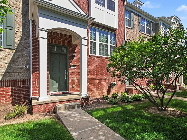 44510 Ellery Ln — Photo 1