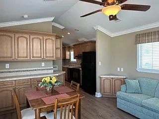 1 bed, 1.0 bath, 464 sqft, $1,550 — Photo 3