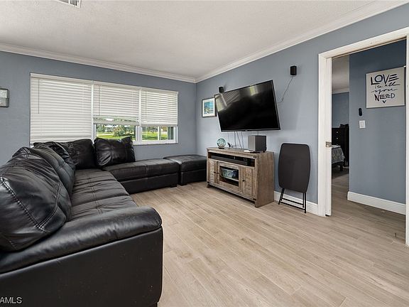 2nd image of 1301 Ellendale Cir