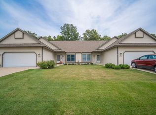 W208N16522 Glen Hill Dr, Jackson, WI 53037