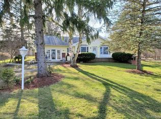 10044 S Saginaw Rd, Holly, MI 48442