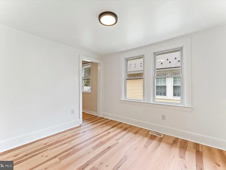 251 Hickory St — Photo 7