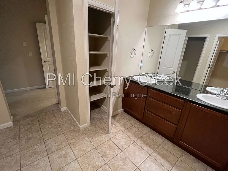 8159 S Akron Ct — Photo 25