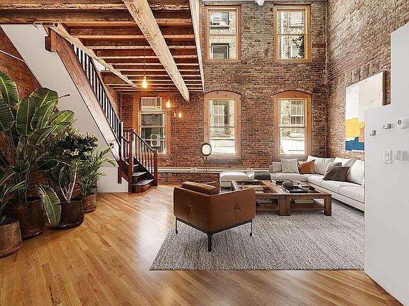 3rd image of 154 Reade St