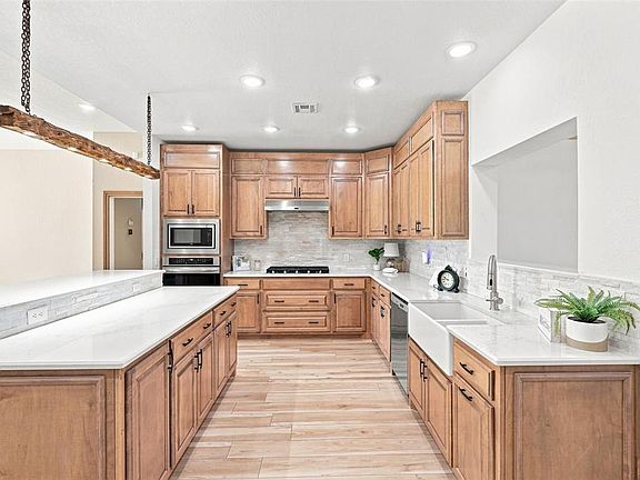 2nd image of 2020 Kyle Dr