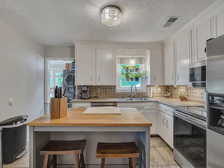 1506 E 55th St — Photo 15