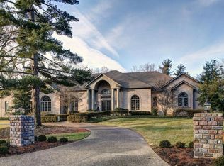 2500 Poplar Crest Rd, Indian Hills, KY 40207