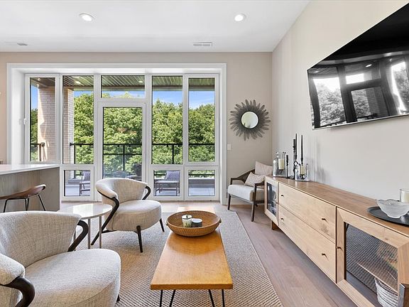 3rd image of 4939 N Damen Ave #301