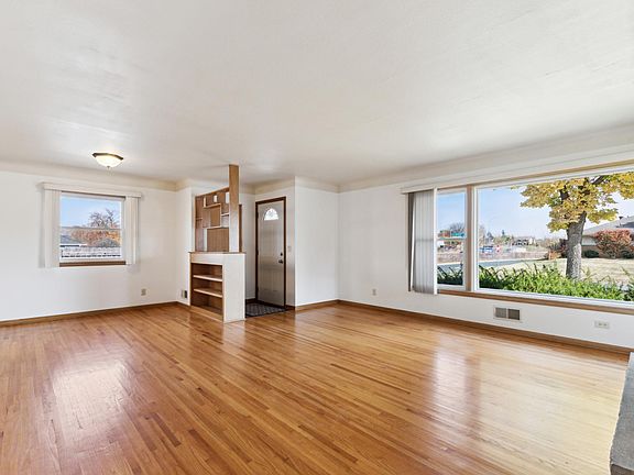 3rd image of 6204 Sheridan Ave S