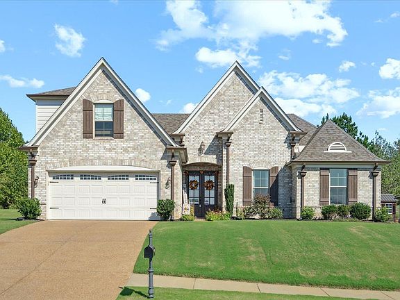 2nd image of 90 Joseph Ct