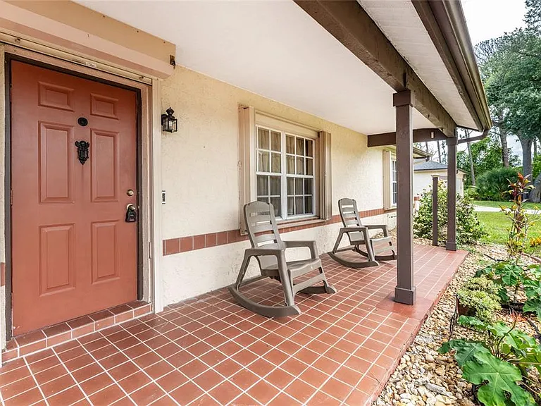 18407 Avon Ave — Photo 2