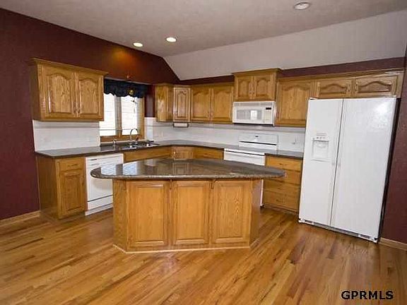 2nd image of 16612 Josephine St
