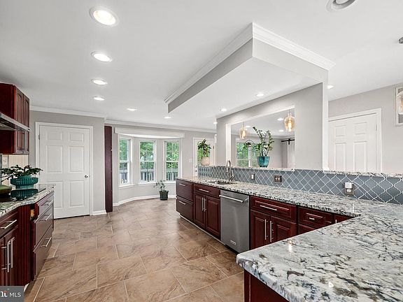 5th image of 1317 Brooke Rd