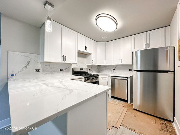 3rd image of 2522-24 W Superior Street Grn #2522