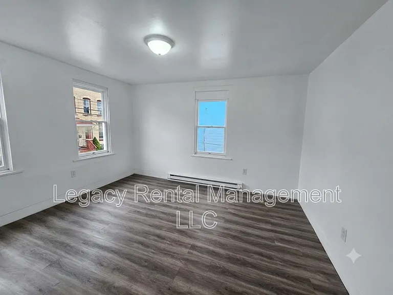 39 Elm St — Photo 3