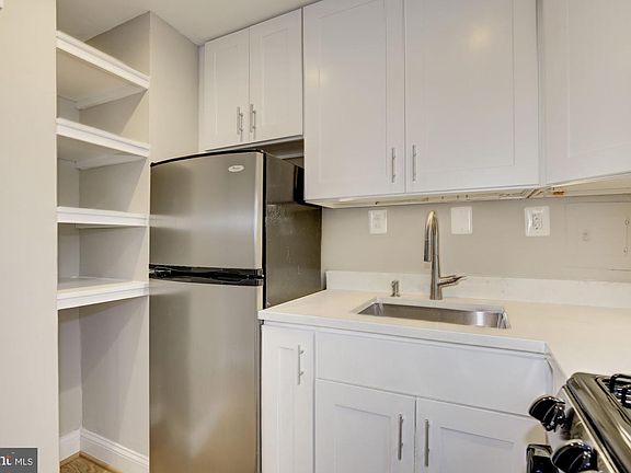 4th image of 801 N Pitt St APT 607