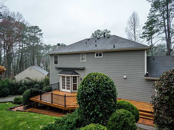 5th image of 306 Kings Ct NE