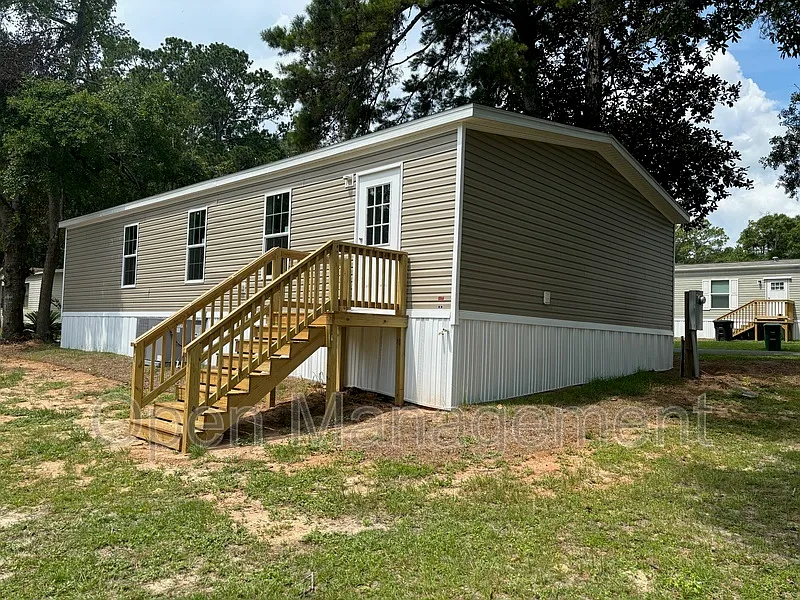 3 bed, 2.0 bath, 1344 sqft, $1,429 — Photo 2