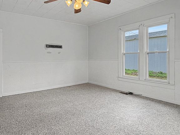 2nd image of 164 College St