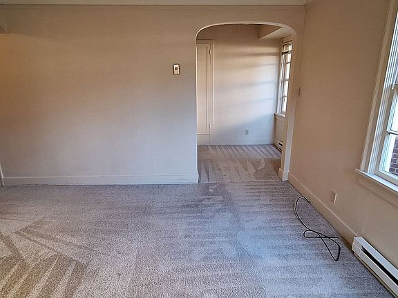 2nd image of 753 NW Monroe Ave #4