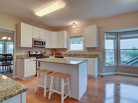 5th image of 9671 Black Pine Ct