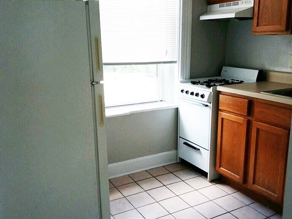2nd image of 501 Lowell Ave #2
