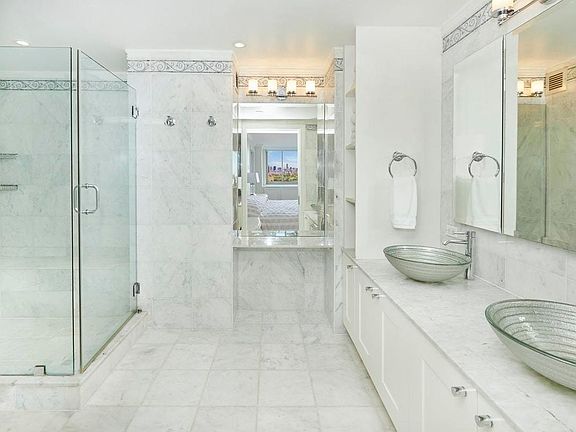 5th image of 30 W 63rd St APT 21VW