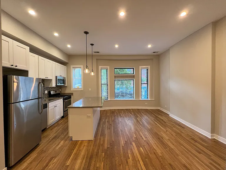 607 W Oakdale Ave #11-J — Photo 4