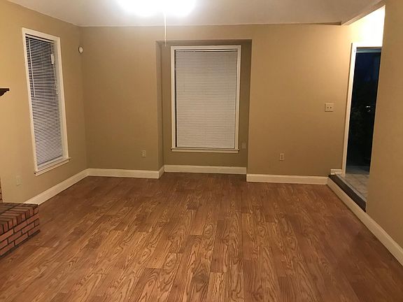 4th image of 2732 Lakeside Dr