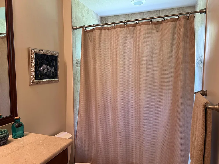 Queen Private Bath
