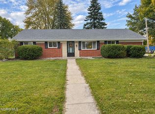 5969 Arrowhead Dr, Waterville, OH 43566