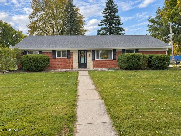 5969 Arrowhead Dr, Waterville, OH 43566