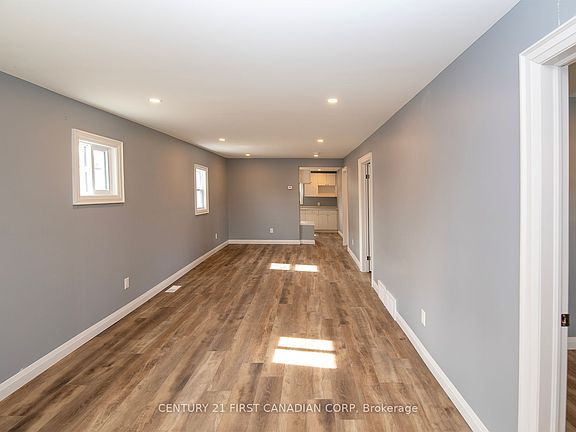 4th image of 5 Briscoe St W